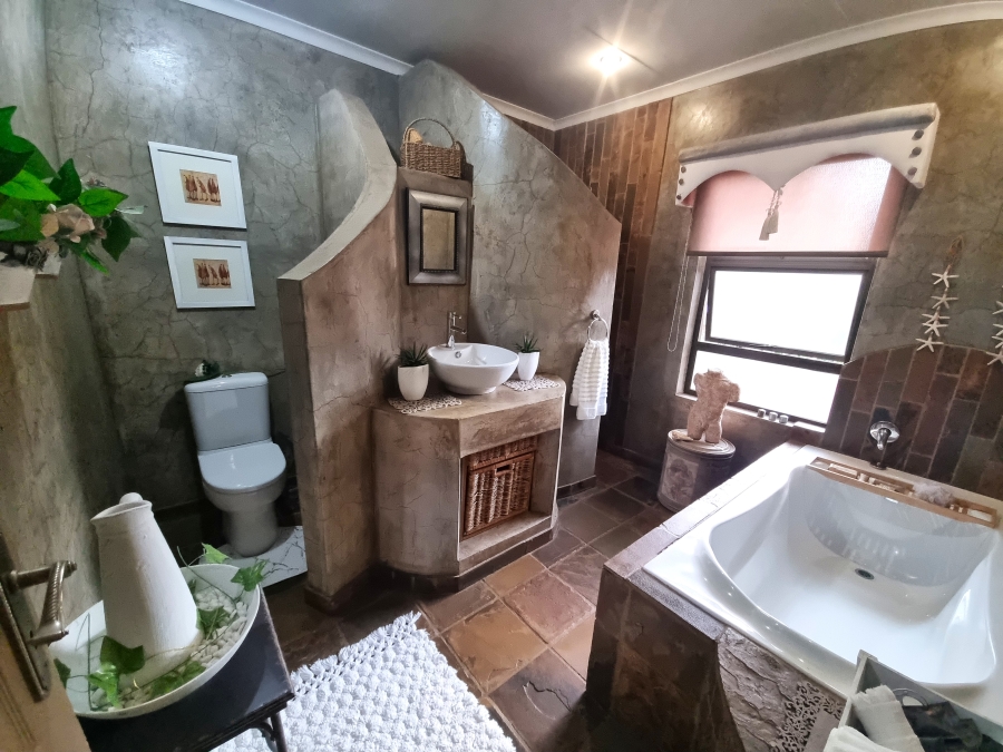4 Bedroom Property for Sale in Boschdal North West